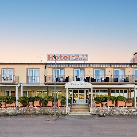 Hotel Zlatna Vala Umag Kültér fotó