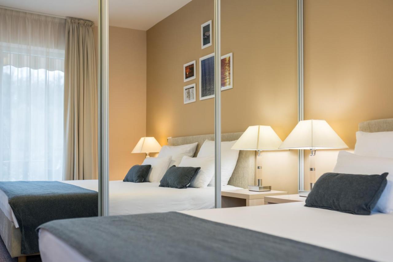 Hotel Zlatna Vala Umag Kültér fotó