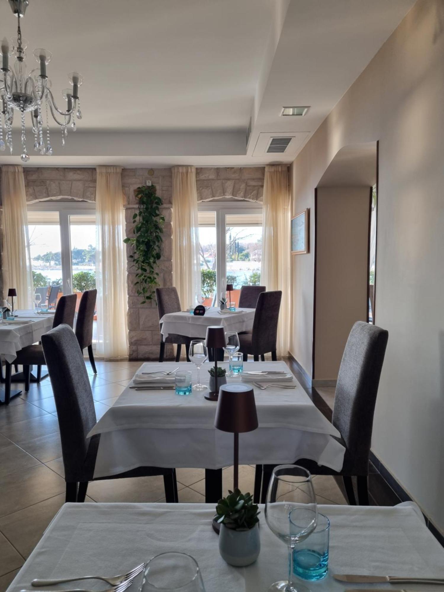 Hotel Zlatna Vala Umag Kültér fotó