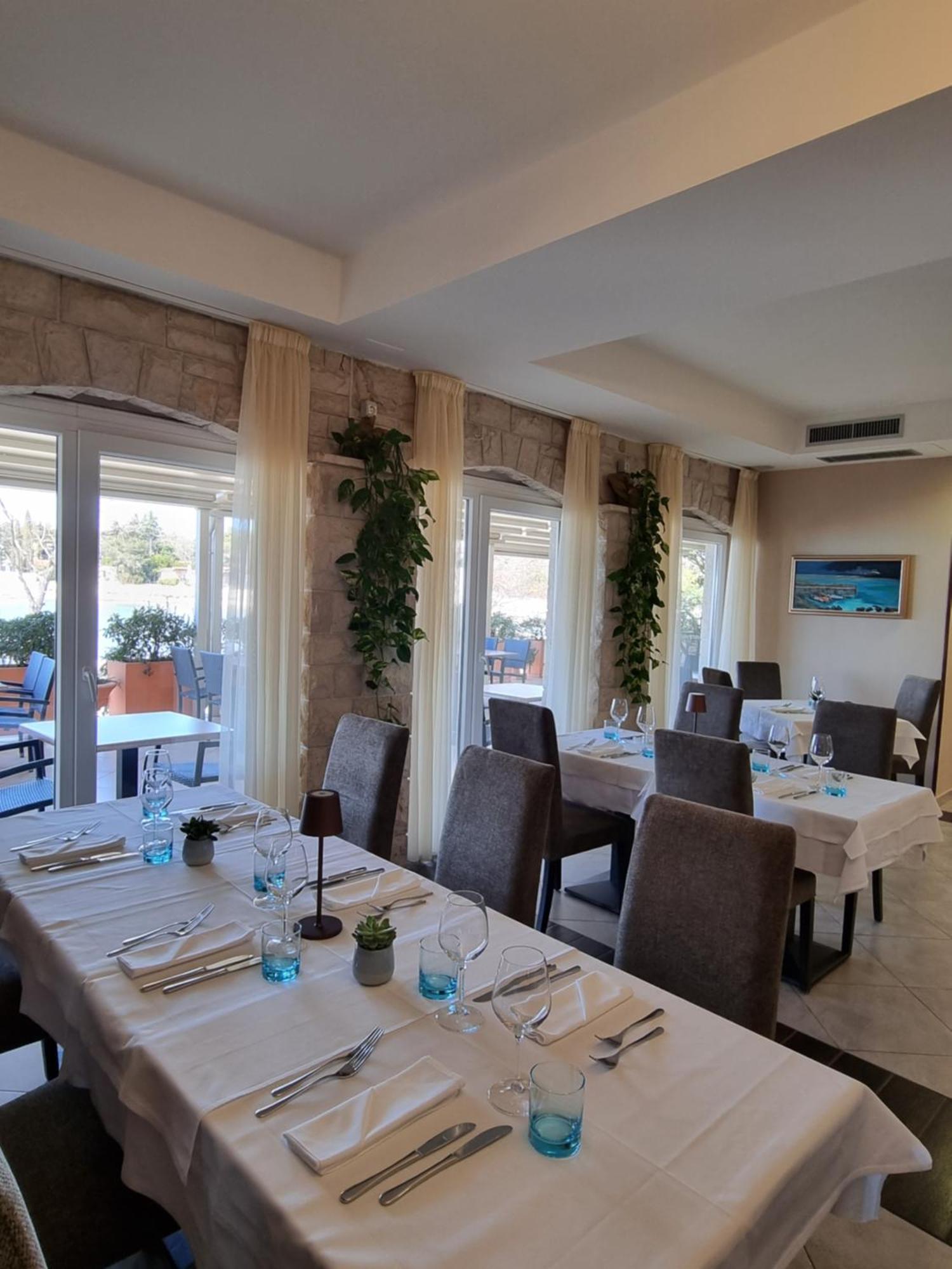 Hotel Zlatna Vala Umag Kültér fotó
