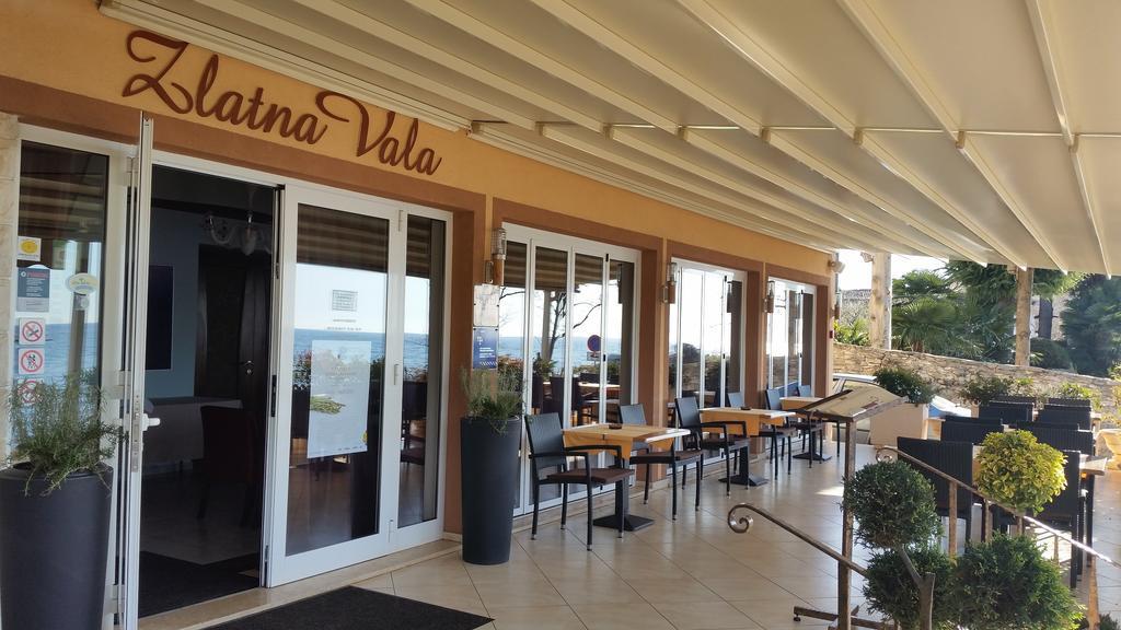 Hotel Zlatna Vala Umag Kültér fotó