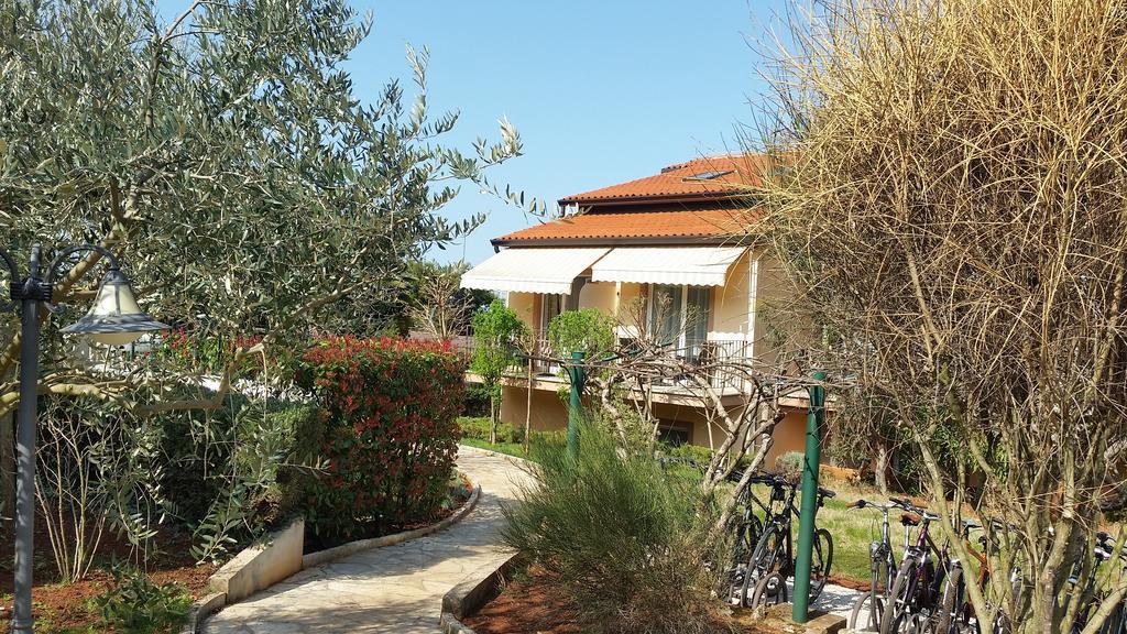 Hotel Zlatna Vala Umag Kültér fotó
