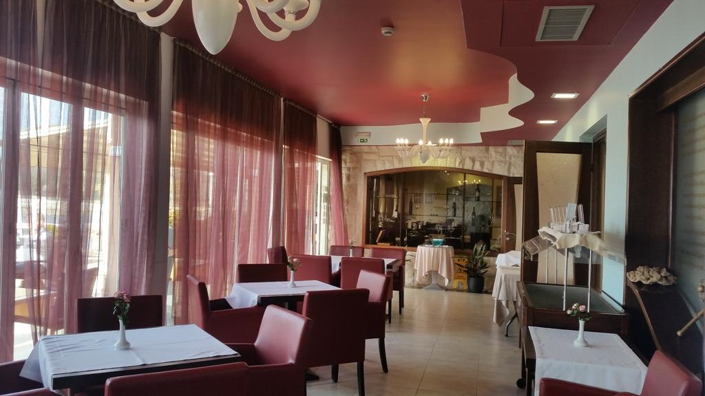 Hotel Zlatna Vala Umag Kültér fotó