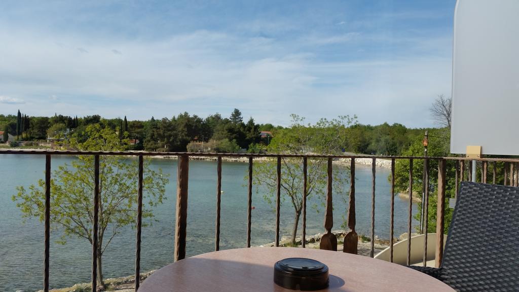 Hotel Zlatna Vala Umag Kültér fotó