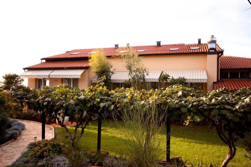 Hotel Zlatna Vala Umag Kültér fotó
